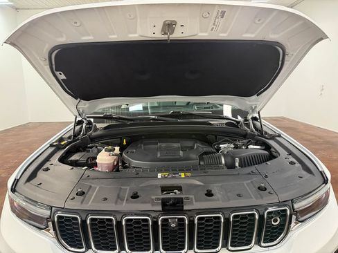 Used 2021 Jeep Grand Cherokee L Overland w/ Advanced Protech Group III AWD/4WD image 19