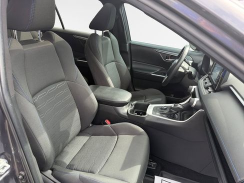 Used 2022 Toyota RAV4 SE w/ Convenience Package image 26