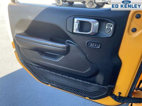 Used 2021 Jeep Gladiator Mojave w/ Cold Weather Group image 22