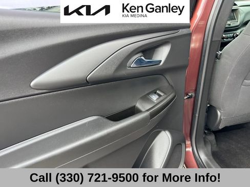 Used 2022 Chevrolet TrailBlazer LT FWD image 46