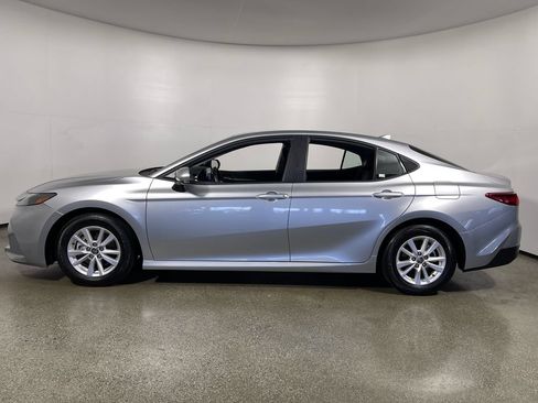 Used 2025 Toyota Camry LE FWD image 6