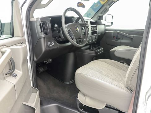 Used 2025 Chevrolet Express 3500 LT w/ LT Preferred Equipment Group image 16
