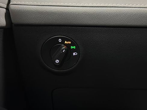 Used 2024 Volkswagen Taos SE AWD/4WD image 28