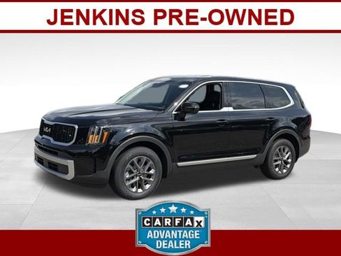 Used 2024 Kia Telluride LX FWD image 1