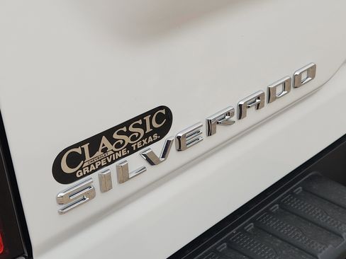 New 2026 Chevrolet Silverado 2500 ZR2 image 9