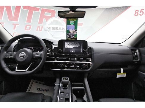 New 2025 Nissan Pathfinder SL image 7