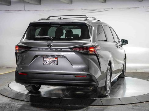 Certified 2026 Toyota Sienna XLE FWD image 7