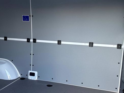 Used 2025 Mercedes-Benz Sprinter 2500 image 5