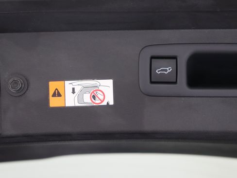 Certified 2025 Toyota Highlander LE image 34