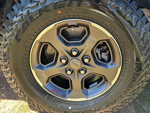 Used 2020 Jeep Gladiator Rubicon w/ Trailer Tow Package AWD/4WD image 11