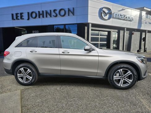 Used 2019 Mercedes-Benz GLC 300 4MATIC image 6