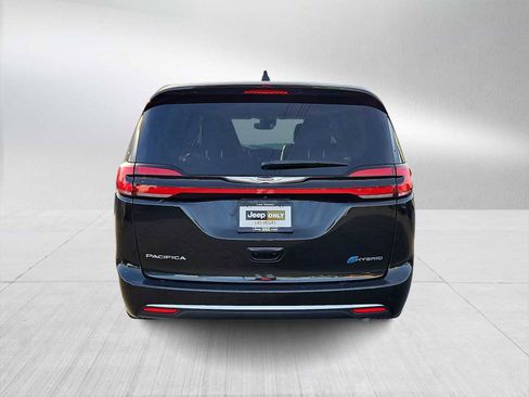 Used 2022 Chrysler Pacifica Touring-L image 7