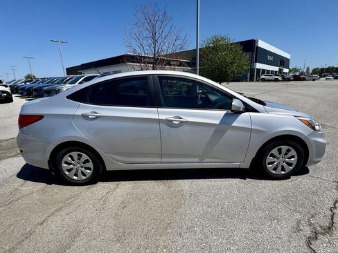 Used 2017 Hyundai Accent SE FWD image 6