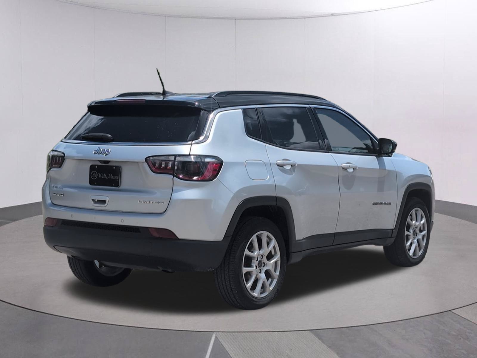 Used 2025 Jeep Compass Limited AWD/4WD image 7