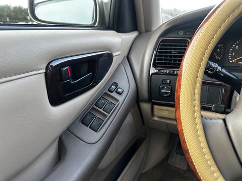 Used 1998 Toyota Avalon XLS image 26