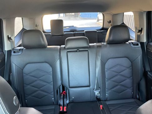 Used 2025 Volkswagen Atlas SE image 38