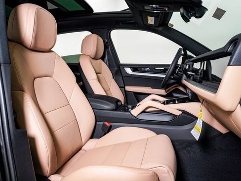 New 2026 Porsche Cayenne image 15