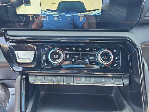 Used 2025 GMC Sierra 1500 AT4 AWD/4WD image 24