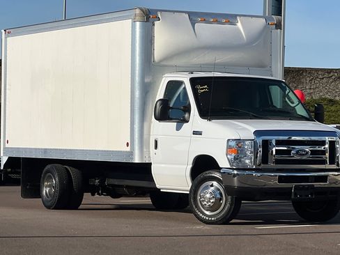 Used 2018 Ford E-450 and Econoline 450 Super Duty w/ Exterior Upgrade Package image 2
