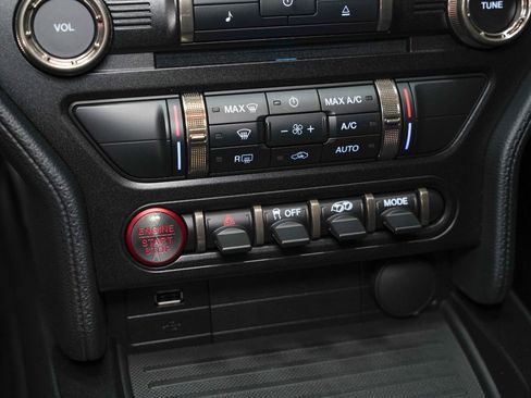 Used 2020 Ford Mustang Shelby GT500 w/ Carbon Fiber Track Pack image 46