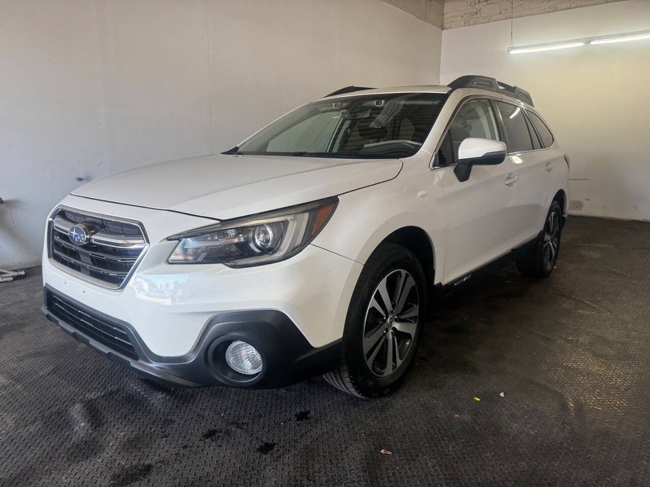 Used 2019 Subaru Outback 2.5i Limited AWD/4WD image 1