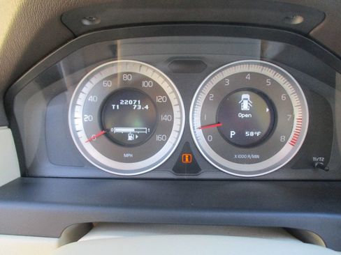 Used 2013 Volvo XC70 3.2 image 16