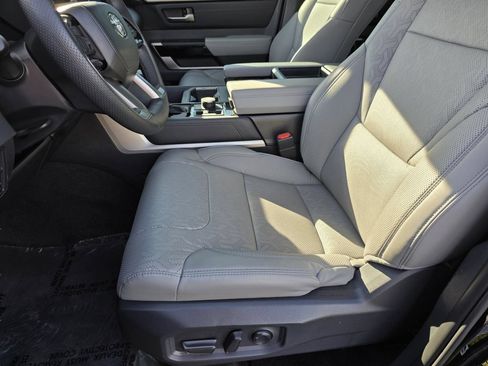 Used 2024 Toyota Tundra Limited AWD/4WD image 34