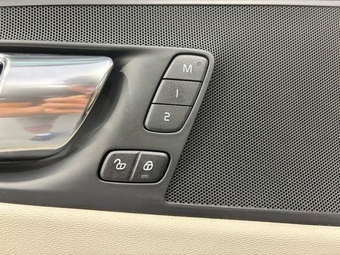 Used 2019 Volvo XC60 T5 Momentum w/ Premium Package image 42