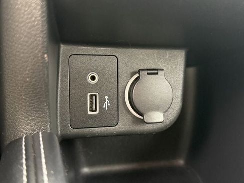 Used 2020 Nissan Kicks SR image 21