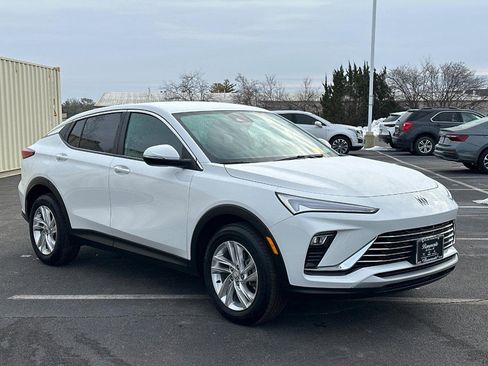 Used 2024 Buick Envista Preferred w/ Convenience I Package image 3