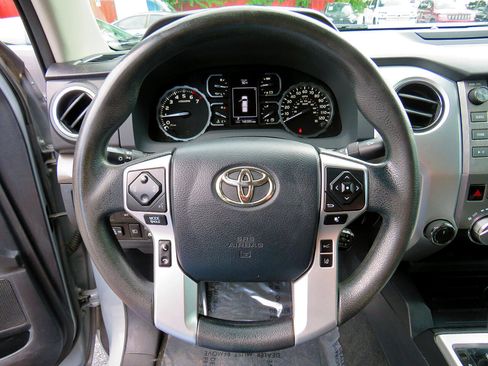 Used 2018 Toyota Tundra SR5 w/ SR5 Upgrade Package image 18