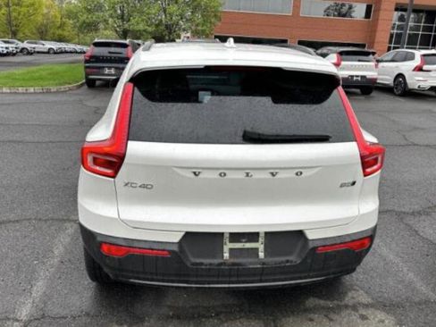 Used 2023 Volvo XC40 B5 Plus w/ Protection Package Premier AWD/4WD image 3