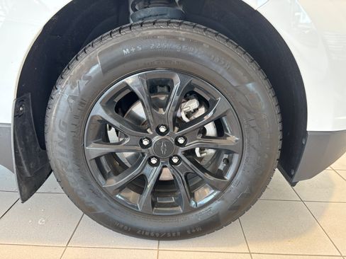Used 2018 Chevrolet Equinox LT w/ Sun & Infotainment Package AWD/4WD image 9