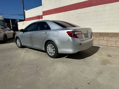 Used 2014 Toyota Camry LE image 5