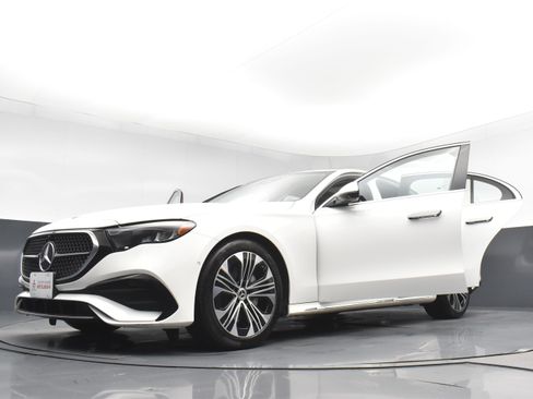 Used 2025 Mercedes-Benz E 350 4MATIC Sedan image 33