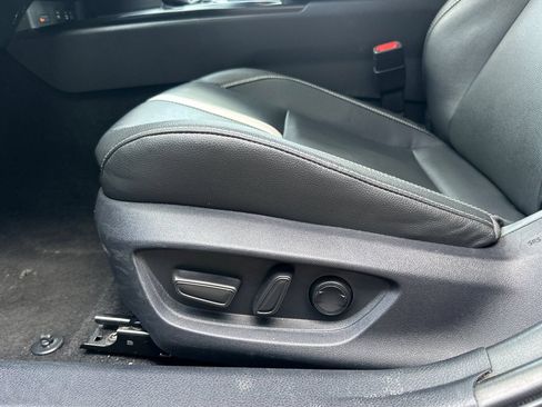 Used 2025 Toyota Camry SE FWD image 13