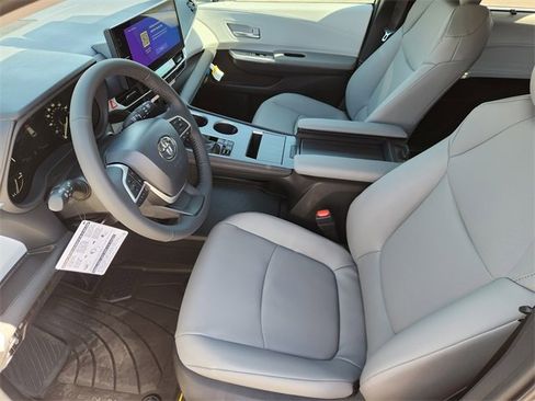 New 2026 Toyota Sienna XLE image 9