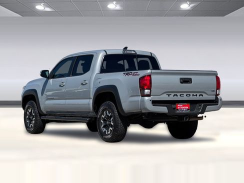 Used 2018 Toyota Tacoma TRD Off-Road w/ Technology Package image 7