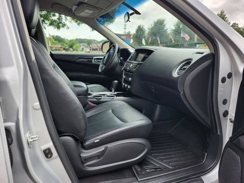 Used 2013 Nissan Pathfinder SV w/ Cargo Pkg FWD image 6