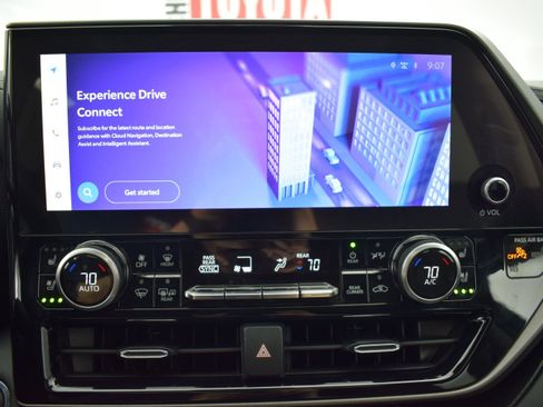 Used 2023 Toyota Highlander Limited AWD/4WD image 20