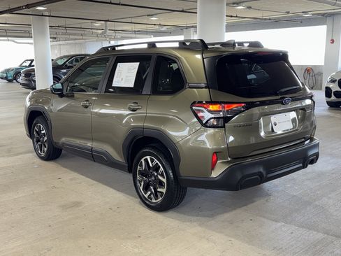 Used 2025 Subaru Forester Premium image 6