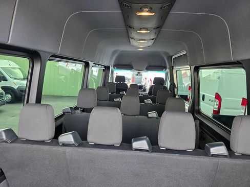 Used 2025 Mercedes-Benz Sprinter 2500 image 23