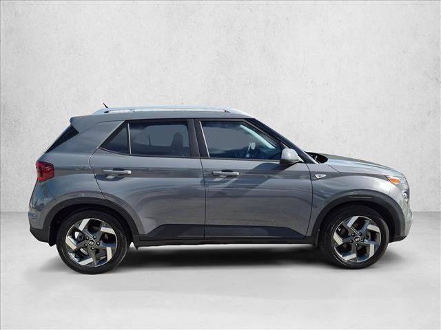 Used 2023 Hyundai Venue SEL FWD image 4