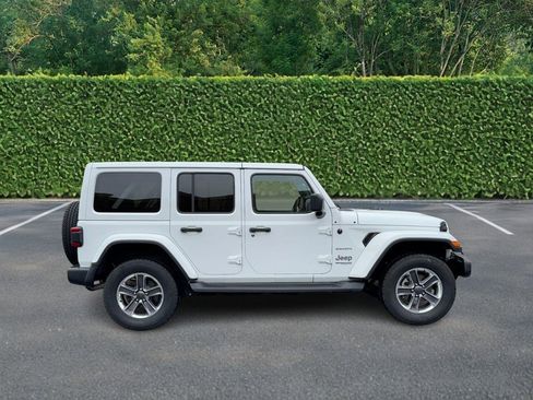 Used 2020 Jeep Wrangler Unlimited Sahara image 2
