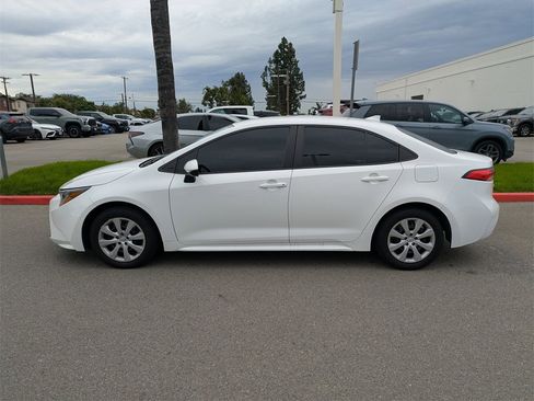 Certified 2022 Toyota Corolla LE image 2