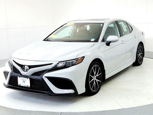 Used 2024 Toyota Camry SE w/ Cold Weather Package AWD/4WD image 2