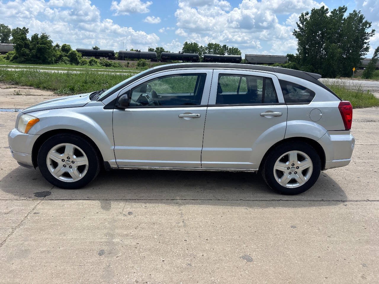 Used 2009 Dodge Caliber SXT FWD image 9