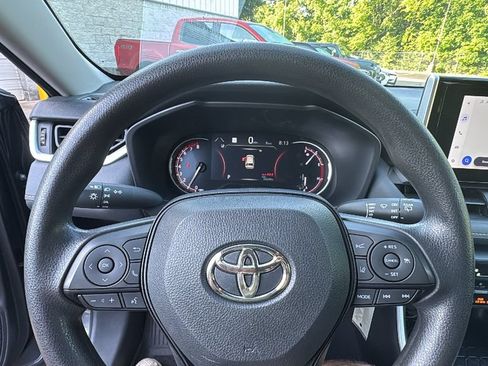 Used 2024 Toyota RAV4 LE AWD/4WD image 14