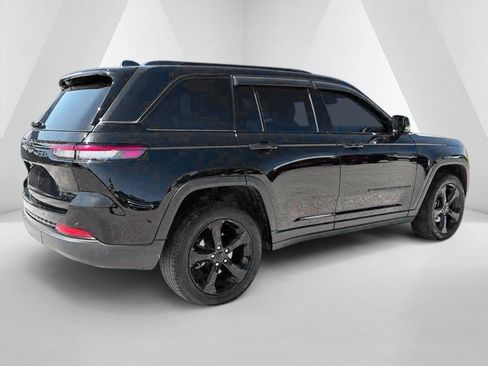 Used 2024 Jeep Grand Cherokee Limited w/ Black Appearance Package AWD/4WD image 7