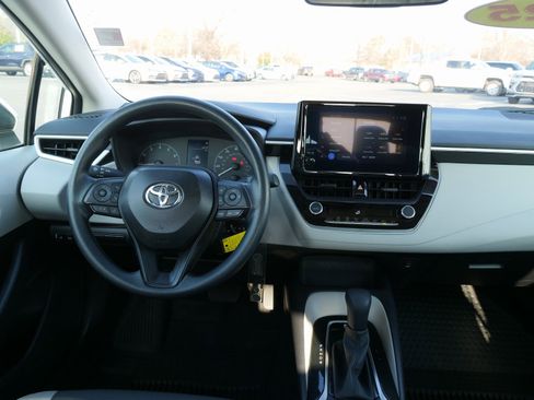 Used 2025 Toyota Corolla LE image 20